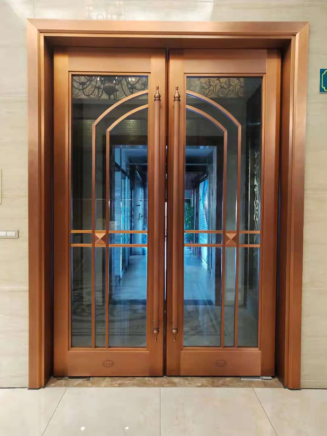 玻璃铜门实物图片及玻璃铜门保养方法「权威发布」 玻璃铜门实物图片及玻璃铜门保养方法「权威发布」